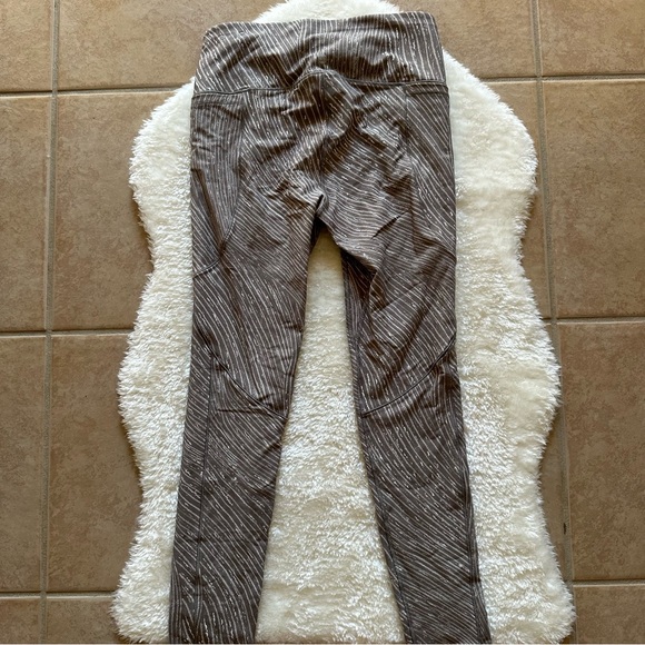 Calia by Carrie Underwood Cropped Athletics Leggings with Pockets Size S - Picture 2 of 6